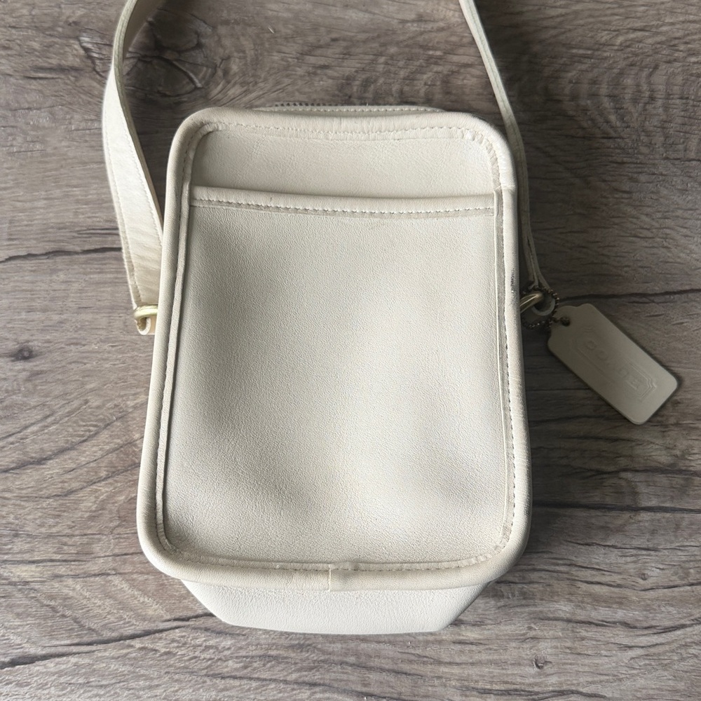 COACH Women’s Elegant Cream Leather Shoulder Bag N- A6C-9976 - Picture 4 of 8